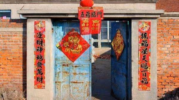 婆婆生病想吃紅燒肉,兒媳去菜場買,忘帶錢包返回,推開門她怒了