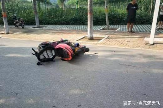 丈夫出車禍,妻子說是報應,丈夫從口袋拿出一戒指,妻子後悔落淚