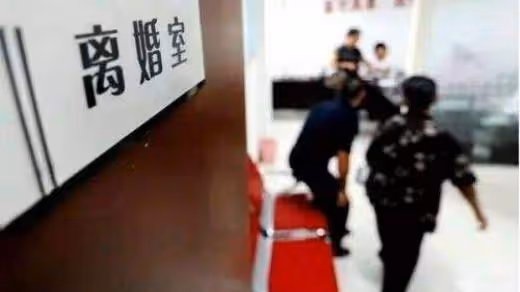 我不孕離婚後前夫再婚,三年後我回婆家遷戶口,婆婆哭著讓我復婚
