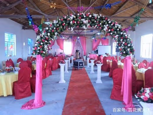 女友去世後我照顧准岳母三年,我結婚時提一要求,妻子含淚答應
