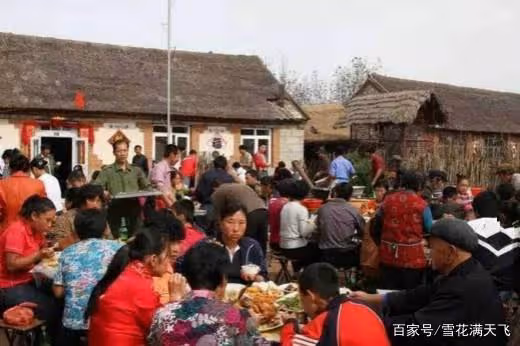 妹妹嫁窮小伙爸媽反對,哥出錢給妹妹辦婚禮,三天後哥哥收到厚禮