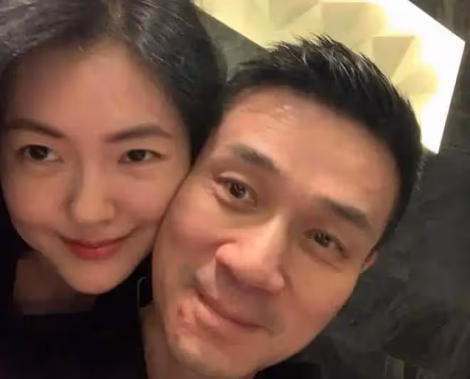 小S穿戲服在家扮皇太后，對著公公說：今晚需要侍寢嗎？