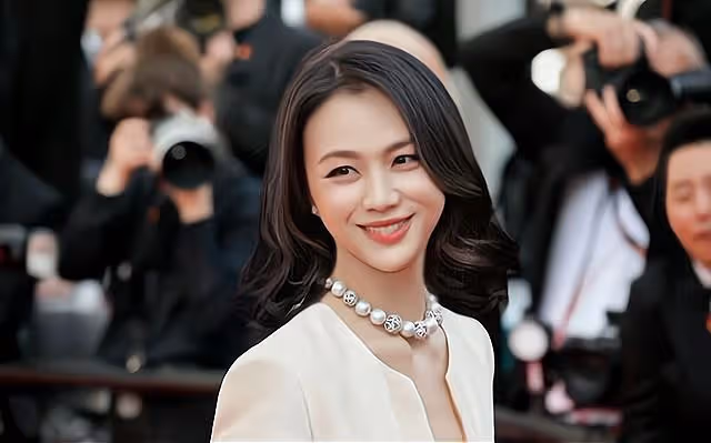 湯唯現身坎城電影節紅毯，有望奪影后 出席《分手的決心》首映