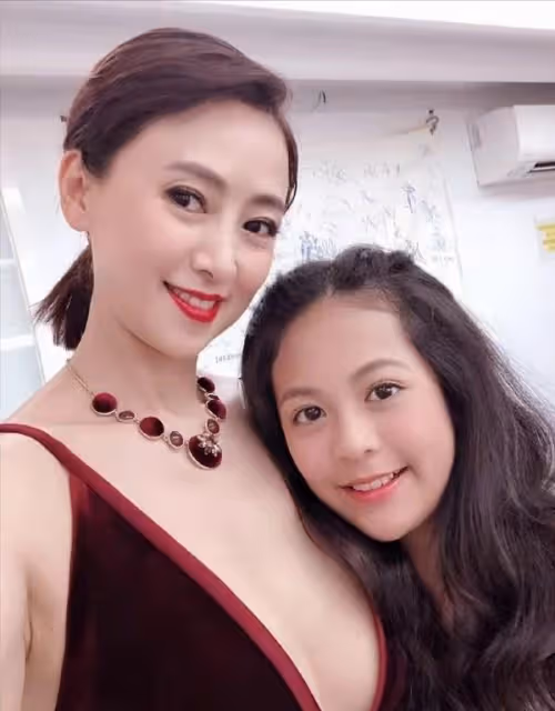 有靈氣!前亞姐冠軍15歲女兒曬古風造型被贊,曾被質疑不是其親生