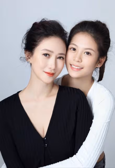 有靈氣!前亞姐冠軍15歲女兒曬古風造型被贊,曾被質疑不是其親生