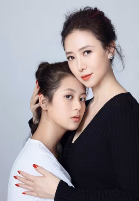 有靈氣!前亞姐冠軍15歲女兒曬古風造型被贊,曾被質疑不是其親生