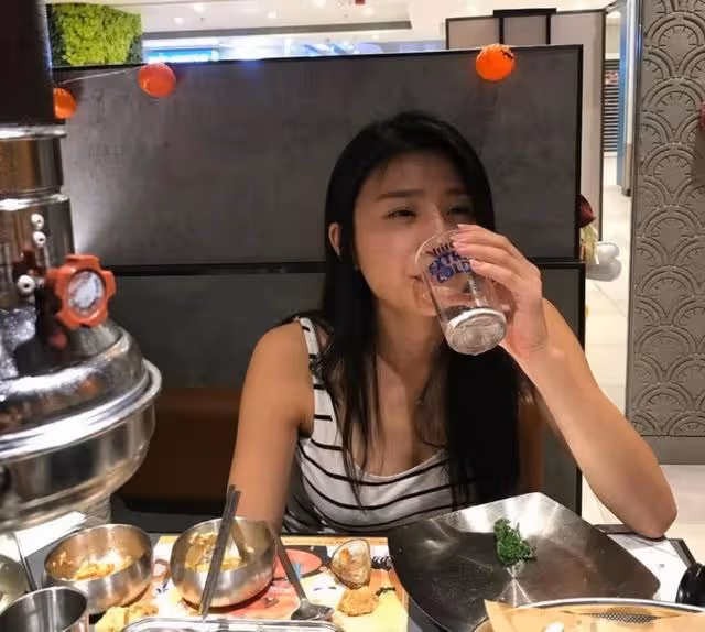 被網友曝街頭與老外消遣!香港瑜伽女神發文霸氣反擊:怎麼不拍照