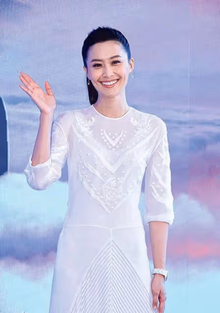 揚眉吐氣!TVB前人氣花旦進軍好萊塢成績佳,更攜老公踏康城影展
