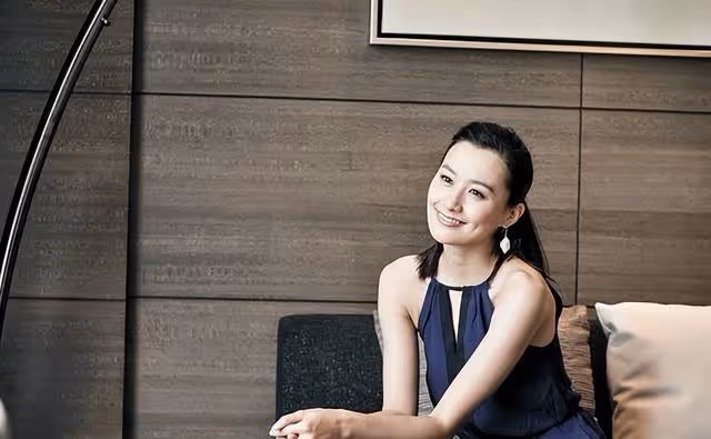 揚眉吐氣!TVB前人氣花旦進軍好萊塢成績佳,更攜老公踏康城影展