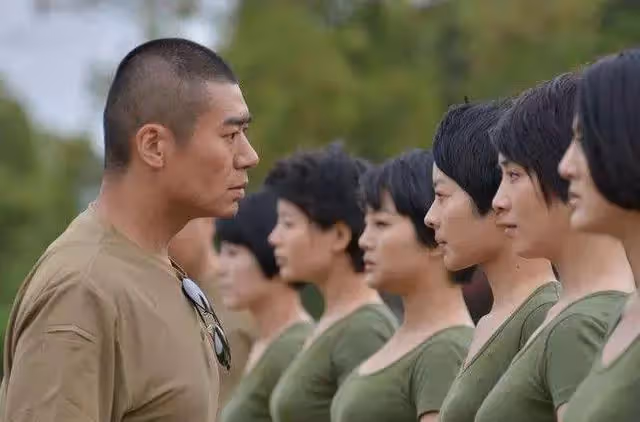 為什麼演戲大多只拍「上半身」?當「鏡頭下移」形象瞬間顛覆 網友:原來我們都被導演騙了