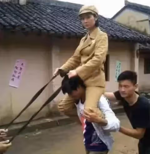 為什麼演戲大多只拍「上半身」?當「鏡頭下移」形象瞬間顛覆 網友:原來我們都被導演騙了