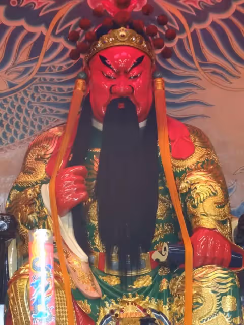 拜關公也沒用!陳子玄去公墓「指著骨灰罈亂罵」:來阿怕你喔 後面被跟一票人「回家下場更嚴重」