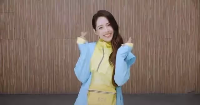 太拼了!郭碧婷產後僅1個月「恢復曼妙身材」 對鏡甜笑比心「腰身不見贅肉」完全看不出已當媽