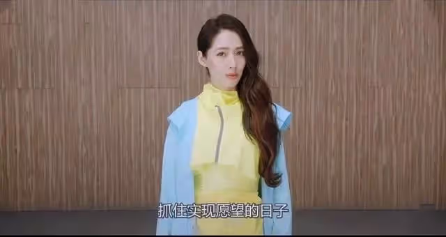 太拼了!郭碧婷產後僅1個月「恢復曼妙身材」 對鏡甜笑比心「腰身不見贅肉」完全看不出已當媽