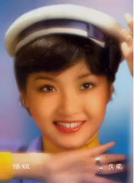 63歲「影后」恬妞母女罕露面,女兒被曝「喜歡女生」,恬妞祝福「不管別人怎麼說,女兒開心就好」,網友:放下,也是一種圓滿