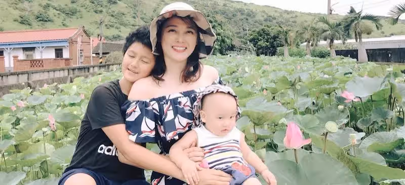 她曾是民視當家花旦!李佩怡嫁地主「掌管2千坪民宿」 為懷二胎「臥床3個月」挺孕肚考上碩士