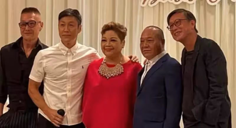 68歲「大B哥」吳志雄風光嫁女兒,新娘手腕戴滿黃金鐲子太奢侈,婚禮現場眾星雲集