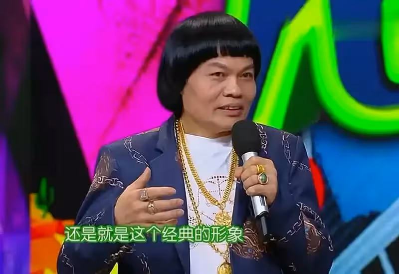「八兩金」葉競生,被嘲「最醜男星」,妻欠巨款失婚,他一人扛債,兒子一聲爸讓他堅強,帥兒長相曝光,驚呆眾人