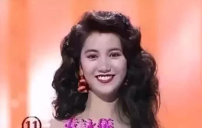 有一種愛情叫袁詠儀與張智霖,兩人攜手走過30年,成娛樂圈典範