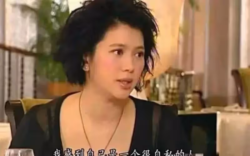 有一種愛情叫袁詠儀與張智霖,兩人攜手走過30年,成娛樂圈典範