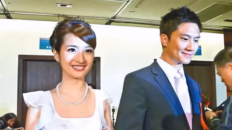 林依晨首曬「女兒正臉」,小可愛已長出牙齒,小臉蛋肉嘟嘟的,透露女兒很乖,網友:是來報恩的