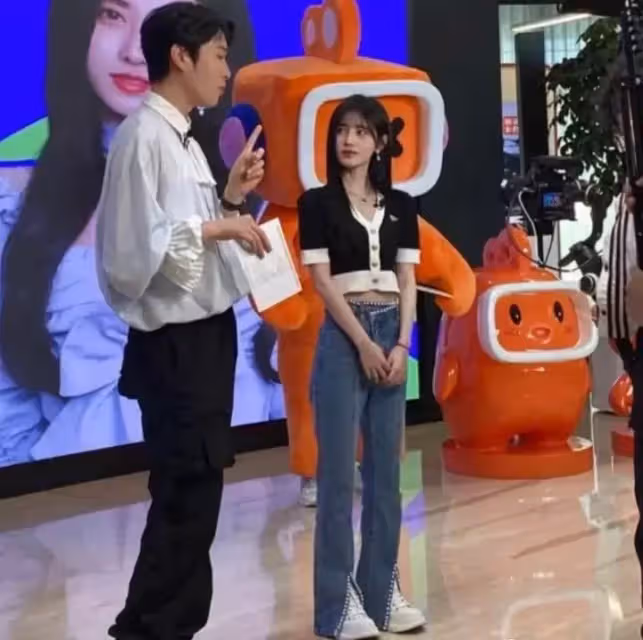 159公分鞠婧禕為何總演女一號?生圖曝光「失去美顏濾鏡」,五官精緻身材比例驚人,網友:不愧是「四千年美女」
