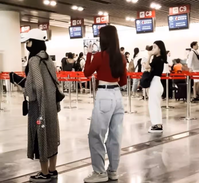 159公分鞠婧禕為何總演女一號?生圖曝光「失去美顏濾鏡」,五官精緻身材比例驚人,網友:不愧是「四千年美女」