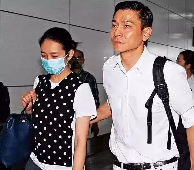 女主持人:你算是半個馬來西亞人了吧?劉德華罕見當場黑臉~