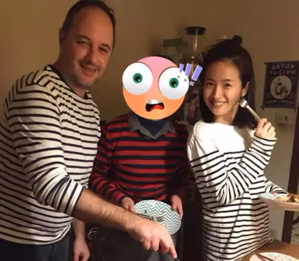 林依晨產後復出照曝光，陪著工作人員一同下車搬物品，為工作人員撐傘，網友：非常接地氣