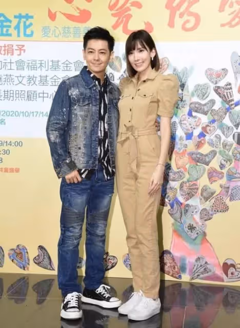 林志穎老婆真自律，膝蓋破皮仍堅持健身，細腰長腿不及大腳丫搶鏡，網友：身材真好