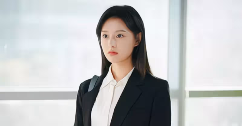 「咱家不歡迎外人」婆婆想趕走岳母，反被兒子踹出門：你才是外人