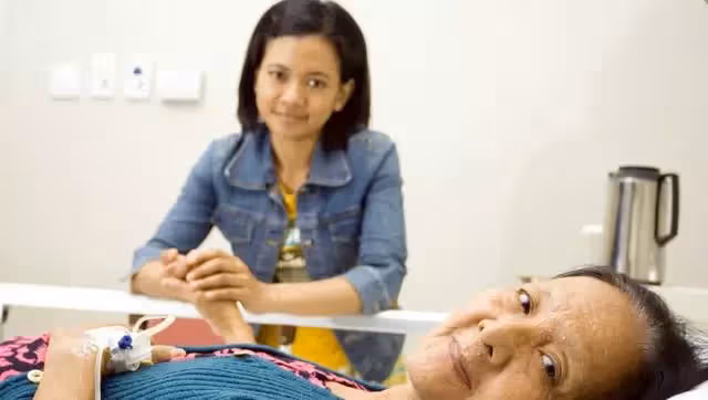 婆婆住院讓兒媳伺候,兒子拒絕:媽,你不是說過不指望她嗎?