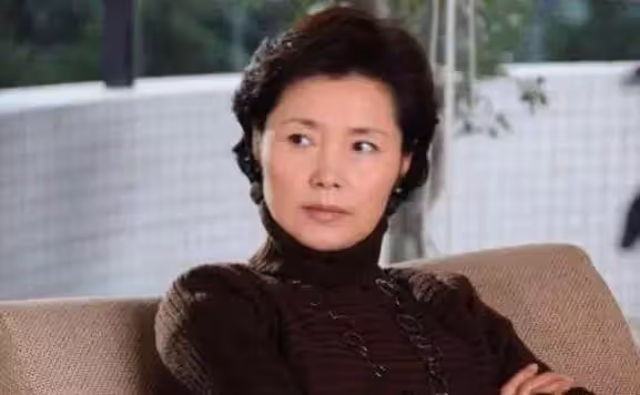 婆婆全款買房,主動加上兒媳名字:兒子你放心,她拿不到一分錢