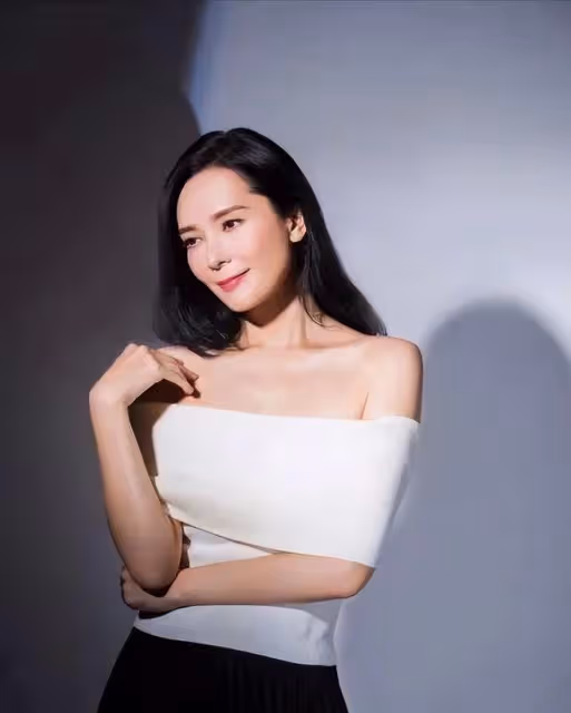 又一港劇將播!TVB前花旦時隔多年復出擔正,卻被網民指面部僵硬