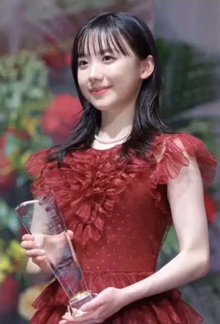 時髦辦|火遍亞洲的蘿莉頭像變學霸,小說都不敢這麼寫