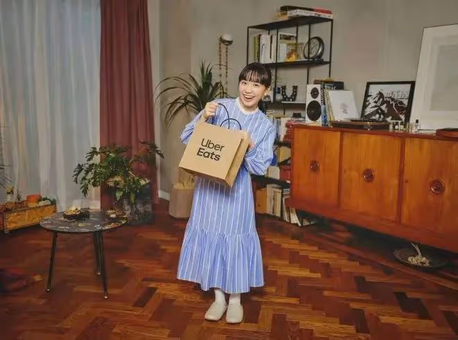 時髦辦|火遍亞洲的蘿莉頭像變學霸,小說都不敢這麼寫