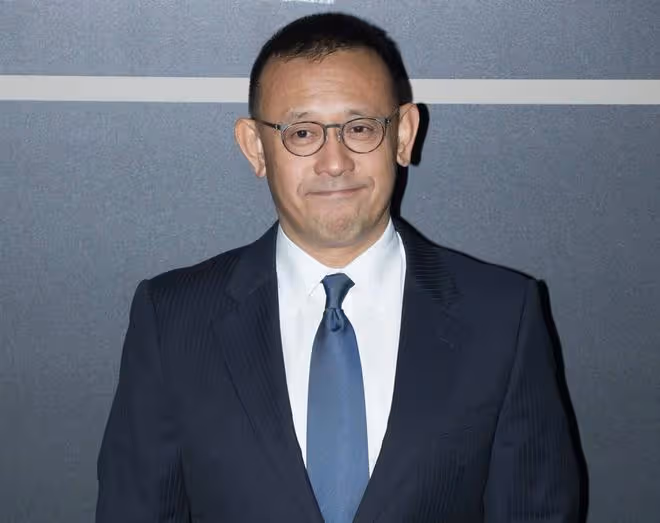 52歲姜武攜老婆罕秀恩愛!小9歲宋妍素顏發福,和姜文老婆有差距