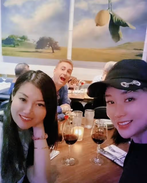 42歲姚芊羽久居美國!未婚和閨蜜同住,曬愜意生活吃穿住行皆奢侈