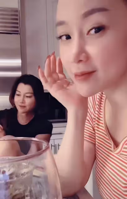42歲姚芊羽久居美國!未婚和閨蜜同住,曬愜意生活吃穿住行皆奢侈