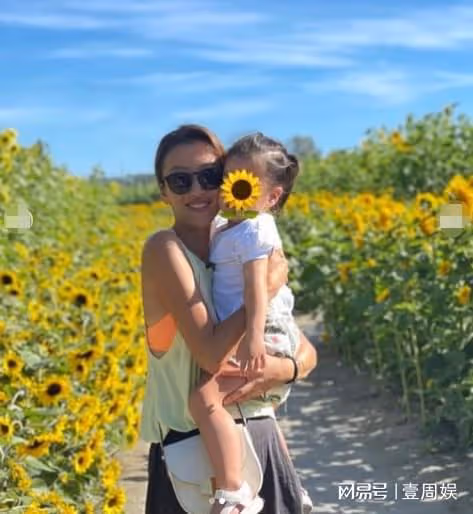 謝霆鋒妹妹近況曝光，素顏變了一個人，未婚生女3年定居國外