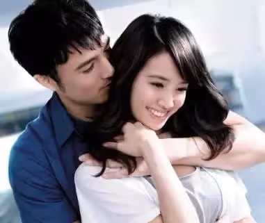 嫌棄蔡依林「身高太矮」的錦榮,分手後和女友逛街讓女方付賬吃起「軟飯」,網友瞬間炸鍋:不對等的戀愛,註定沒有結局