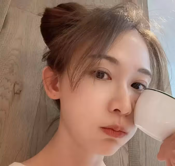 47歲林志玲當媽後首現身!打扮優雅少女感滿滿,鎖骨突出仍顯嬌媚