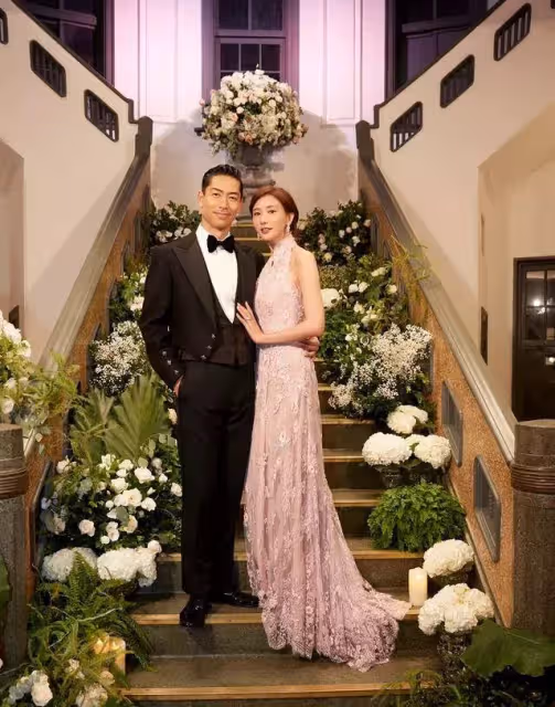 47歲林志玲當媽後首現身!打扮優雅少女感滿滿,鎖骨突出仍顯嬌媚