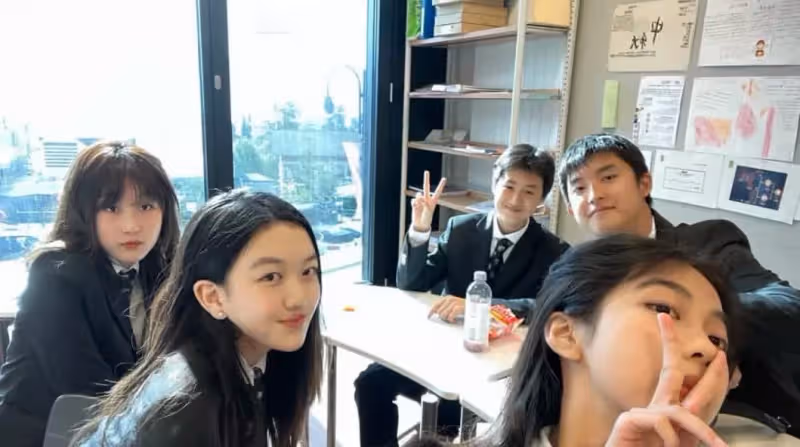 15歲李嫣泳裝照曝光!身材不輸超模後媽,戴腰鏈大膽挑戰「比基尼」很漂亮,網:是不是太早熟了?