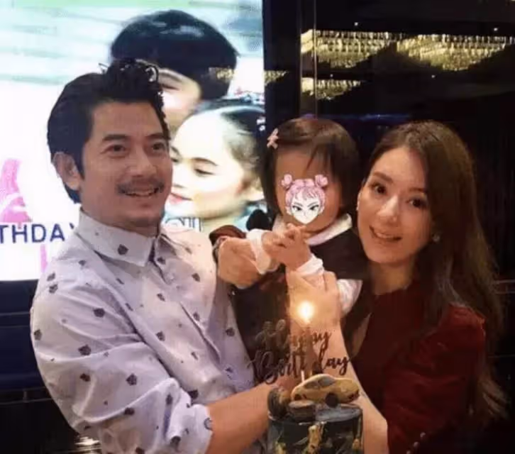 郭富城小4歲丈母娘正臉照曝光!一襲粉色衛衣身姿優雅,兩人照片曝光後顏值引熱議:這如何叫媽!