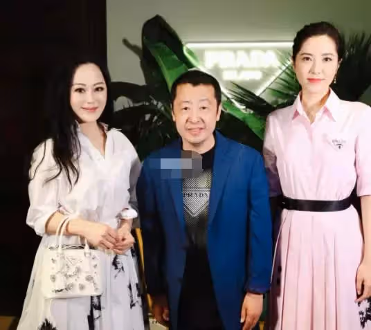 「鐘鎮濤前妻」章小蕙近照曝光,58歲美艷似20,顏值不輸小14歲曾黎,網友:太美了