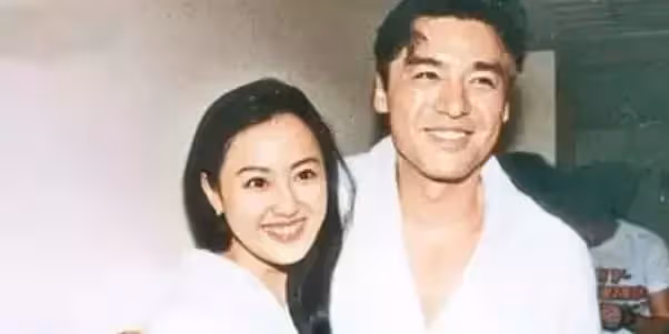 「鐘鎮濤前妻」章小蕙近照曝光,58歲美艷似20,顏值不輸小14歲曾黎,網友:太美了