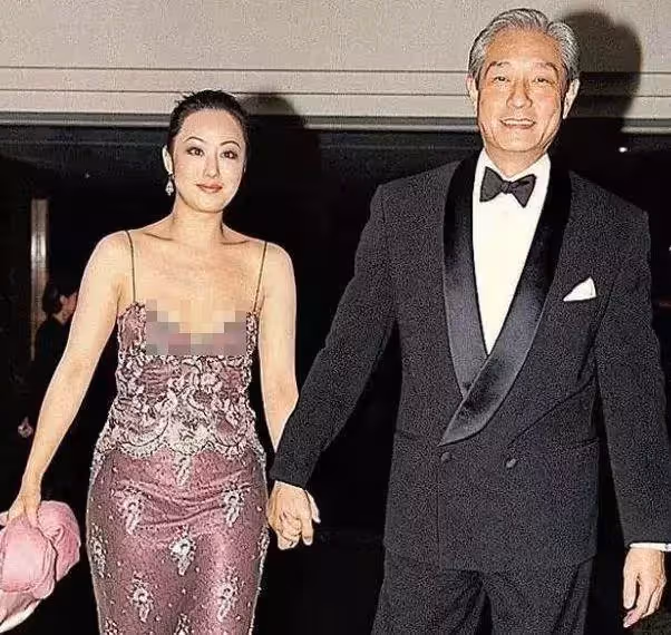「鐘鎮濤前妻」章小蕙近照曝光,58歲美艷似20,顏值不輸小14歲曾黎,網友:太美了