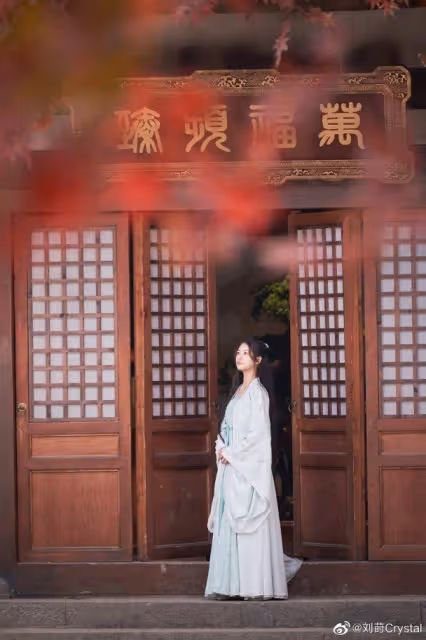 14歲女兒古裝寫真照獲贊有靈氣　翁虹：讓我眼前一亮
