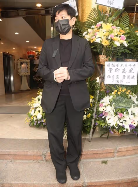 知名經紀人小美喪父!郭富城送花圈到靈堂致哀,相識30年情同家人
